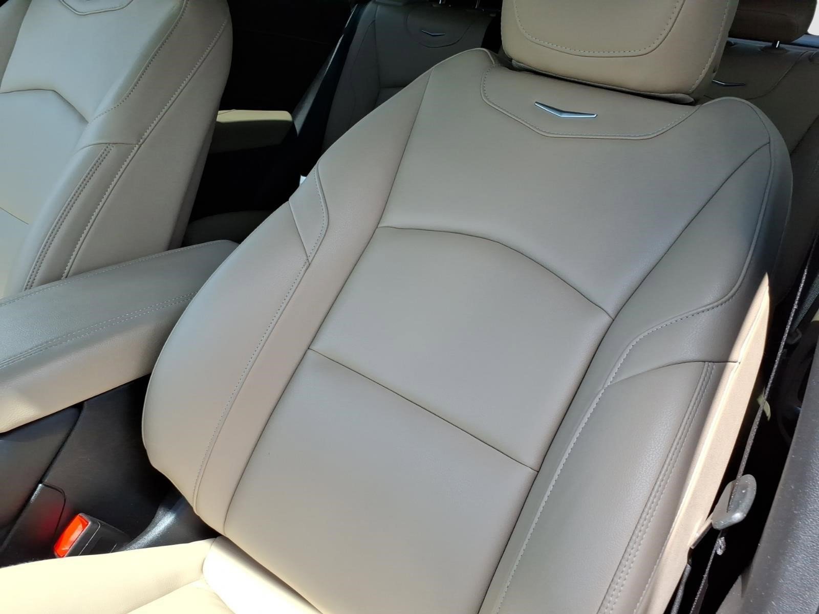 Certified 2024 Cadillac XT4 Luxury w/ Cold Weather Package AWD/4WD image 14