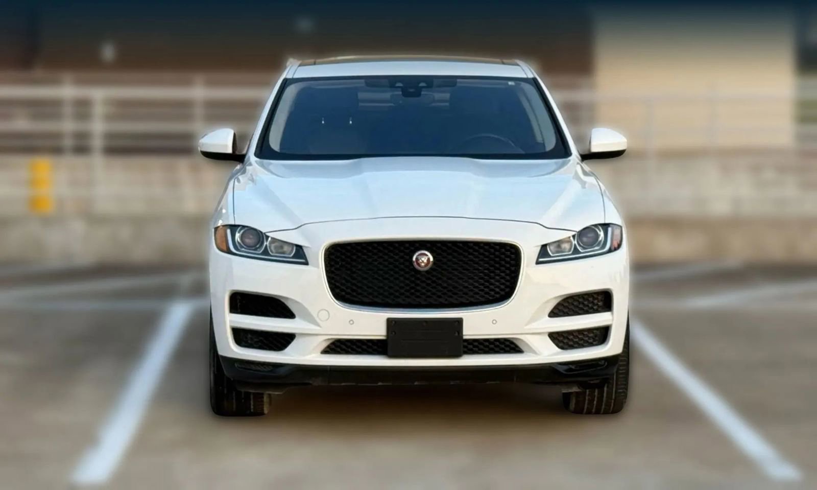 Used 2019 Jaguar F-PACE image 2