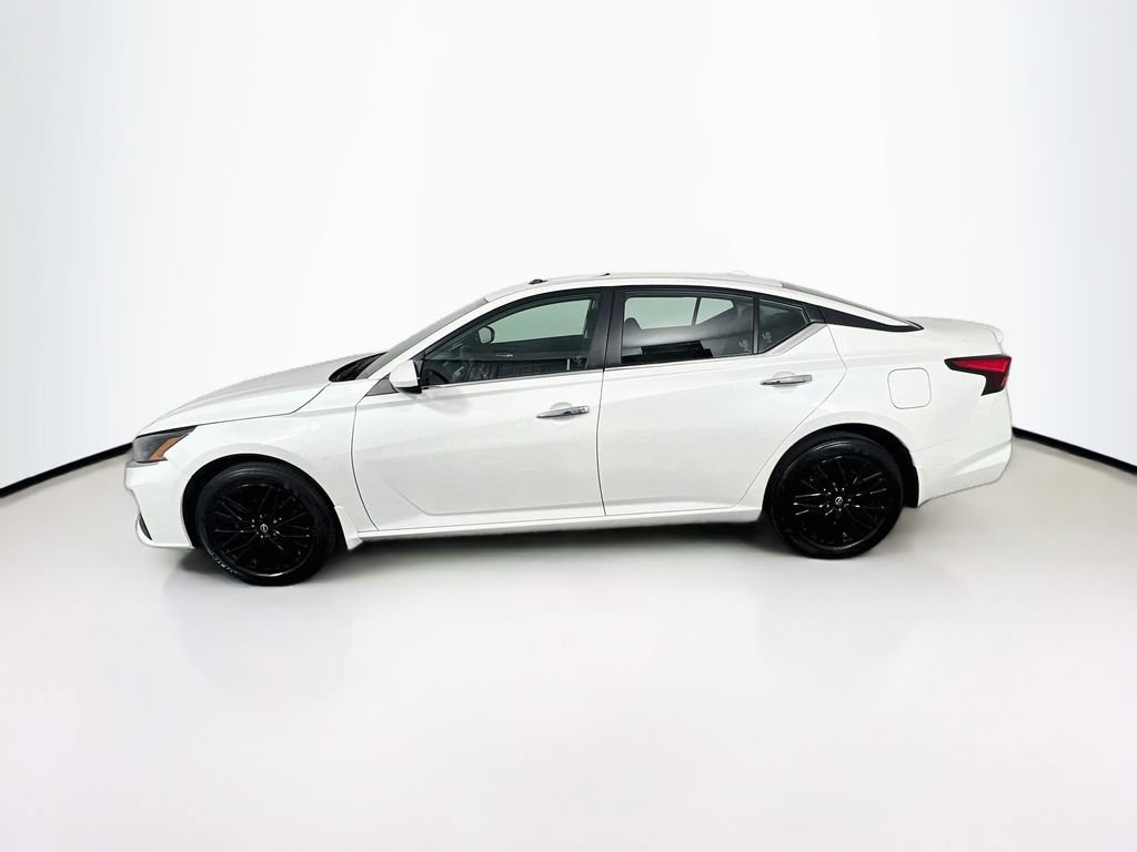Used 2025 Nissan Altima 2.5 SV w/ SV Special Edition Package AWD/4WD image 4