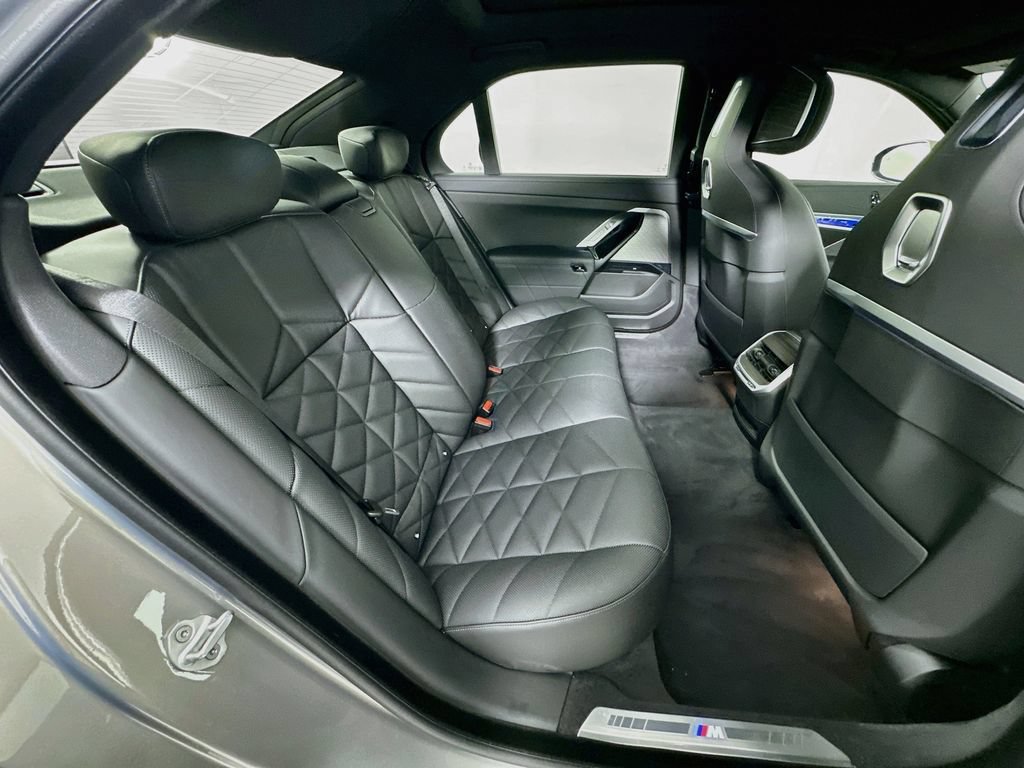 Certified 2025 BMW 740i w/ Premium Package RWD image 27