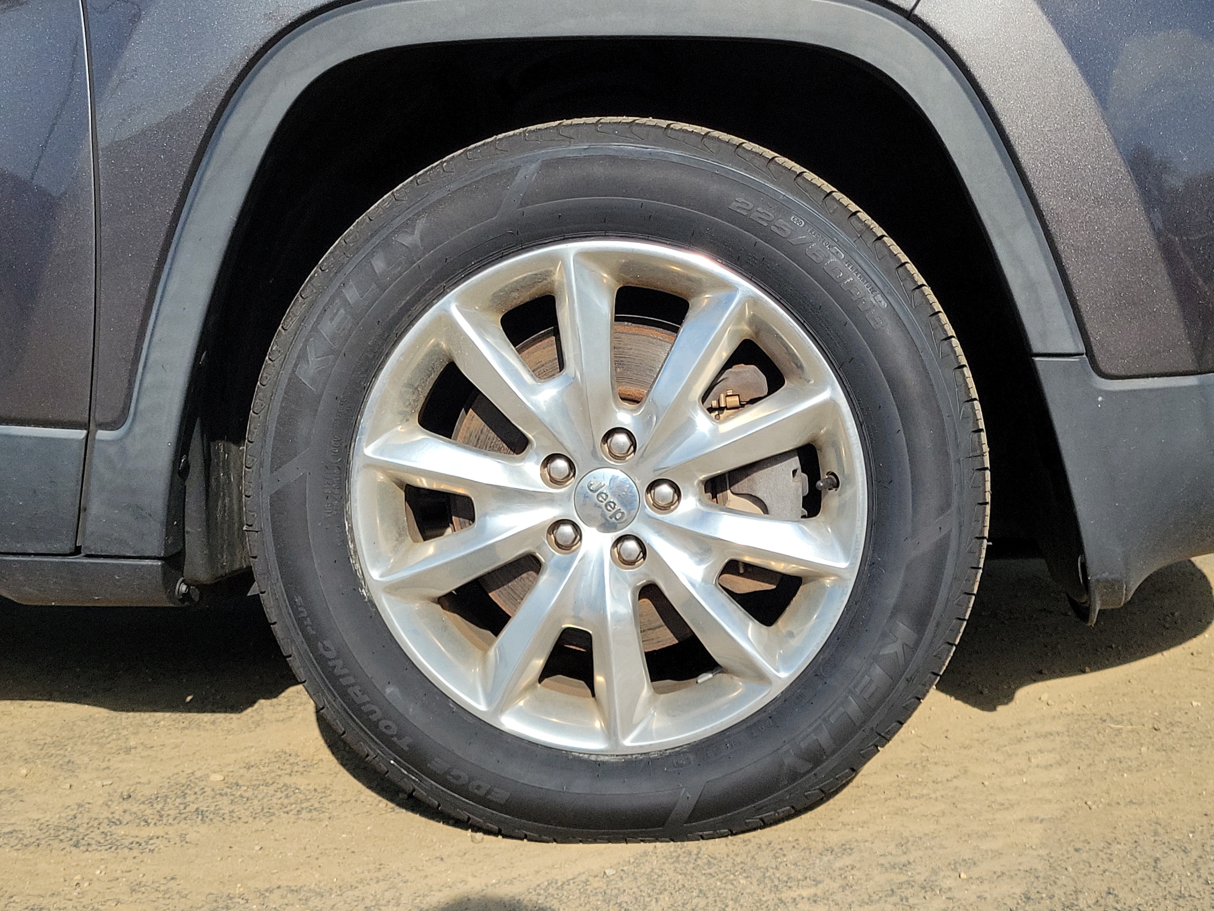 Used 2017 Jeep Cherokee Limited AWD/4WD image 5