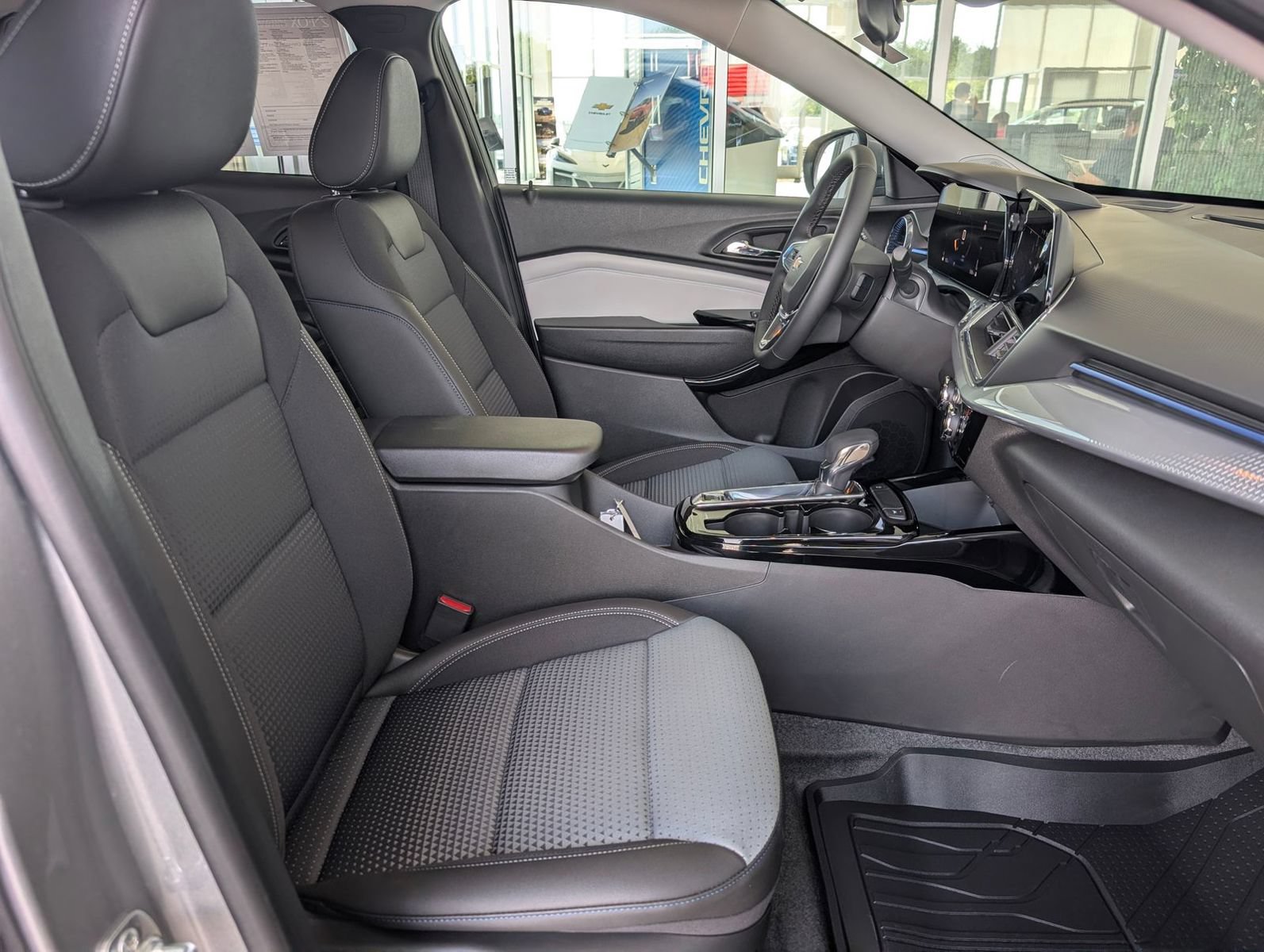 Certified 2026 Chevrolet Trax LT w/ Driver Confidence Package FWD image 29
