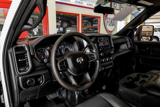 Used 2024 RAM 5500 Tradesman w/ Chrome Appearance Group AWD/4WD image 6