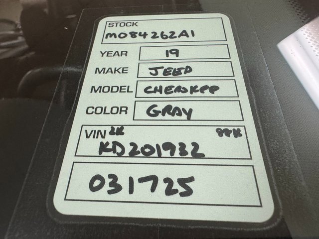 Used 2019 Jeep Cherokee Latitude Plus image 24