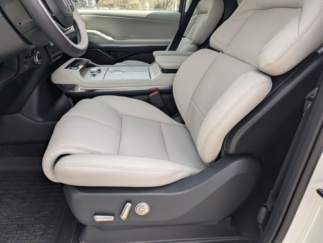 New 2026 Lincoln Navigator Reserve w/ Jet Appearance Package AWD/4WD image 17