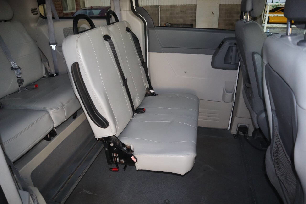 Used 2010 Dodge Grand Caravan SE w/ Climate Group image 28