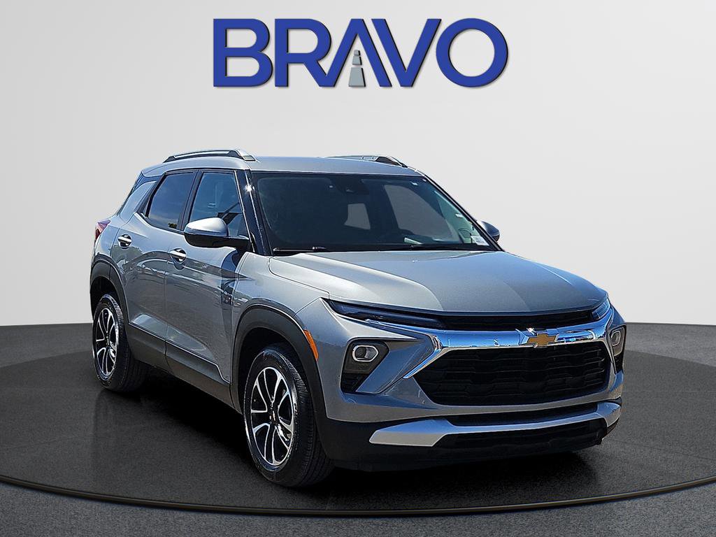 Used 2025 Chevrolet TrailBlazer LT image 2