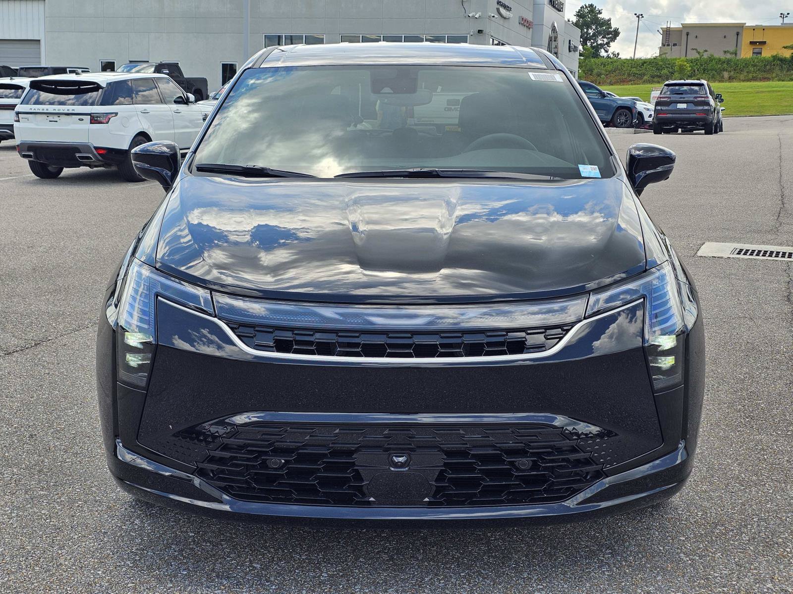 New 2027 Chrysler Pacifica Select FWD image 2