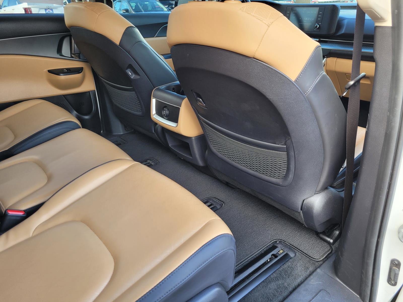 Used 2024 Kia Carnival LX image 19