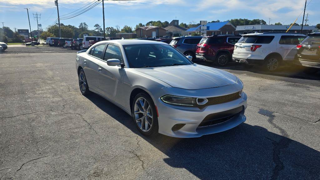 Used 2022 Dodge Charger SXT w/ Plus Group RWD image 3