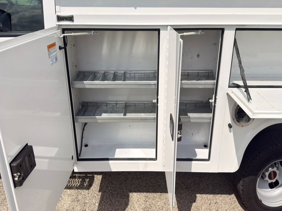 Used 2018 GMC Savana 3500 w/ Power Convenience Package image 9