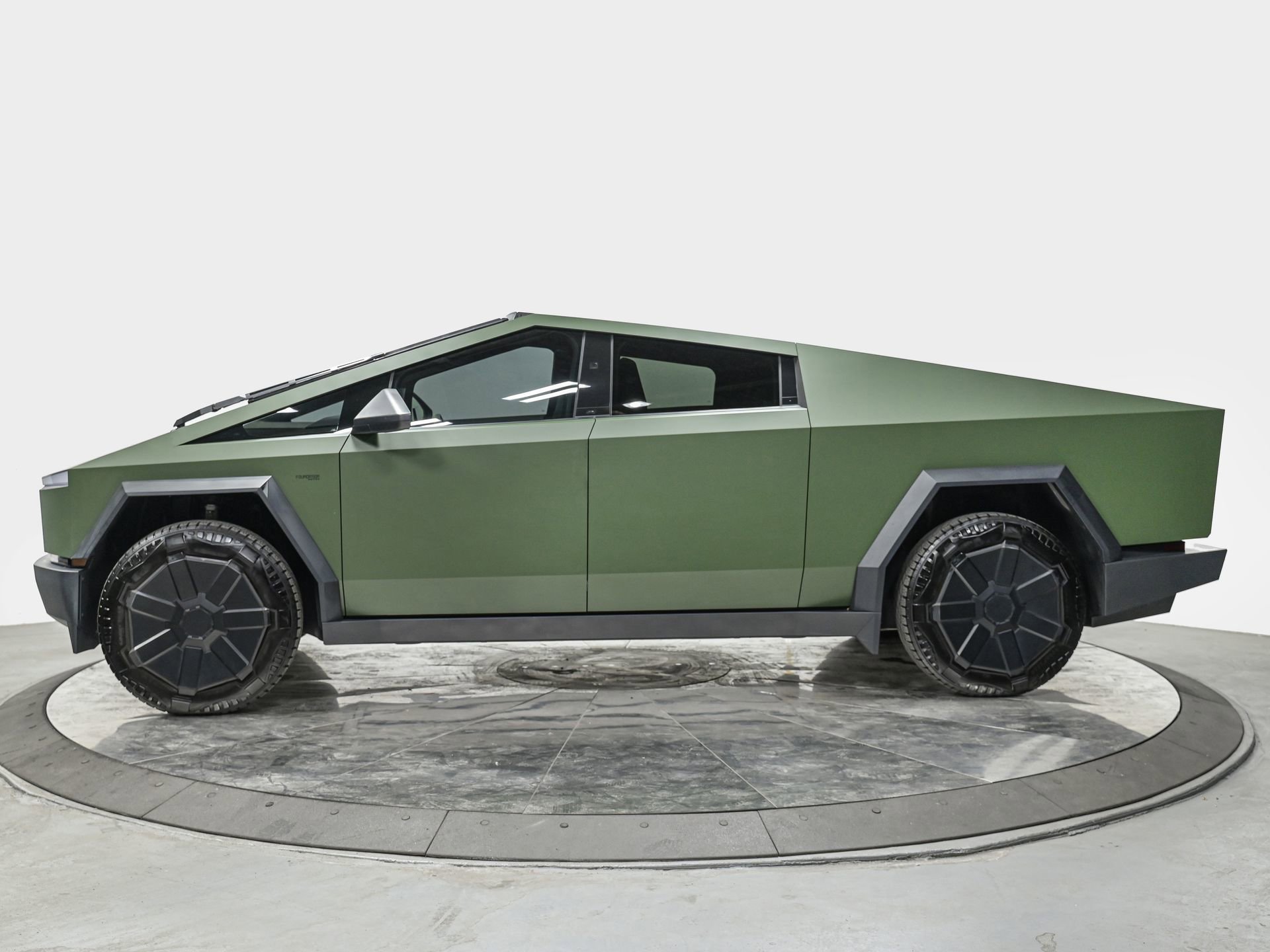 Used 2024 Tesla Cybertruck Cyberbeast AWD/4WD image 2