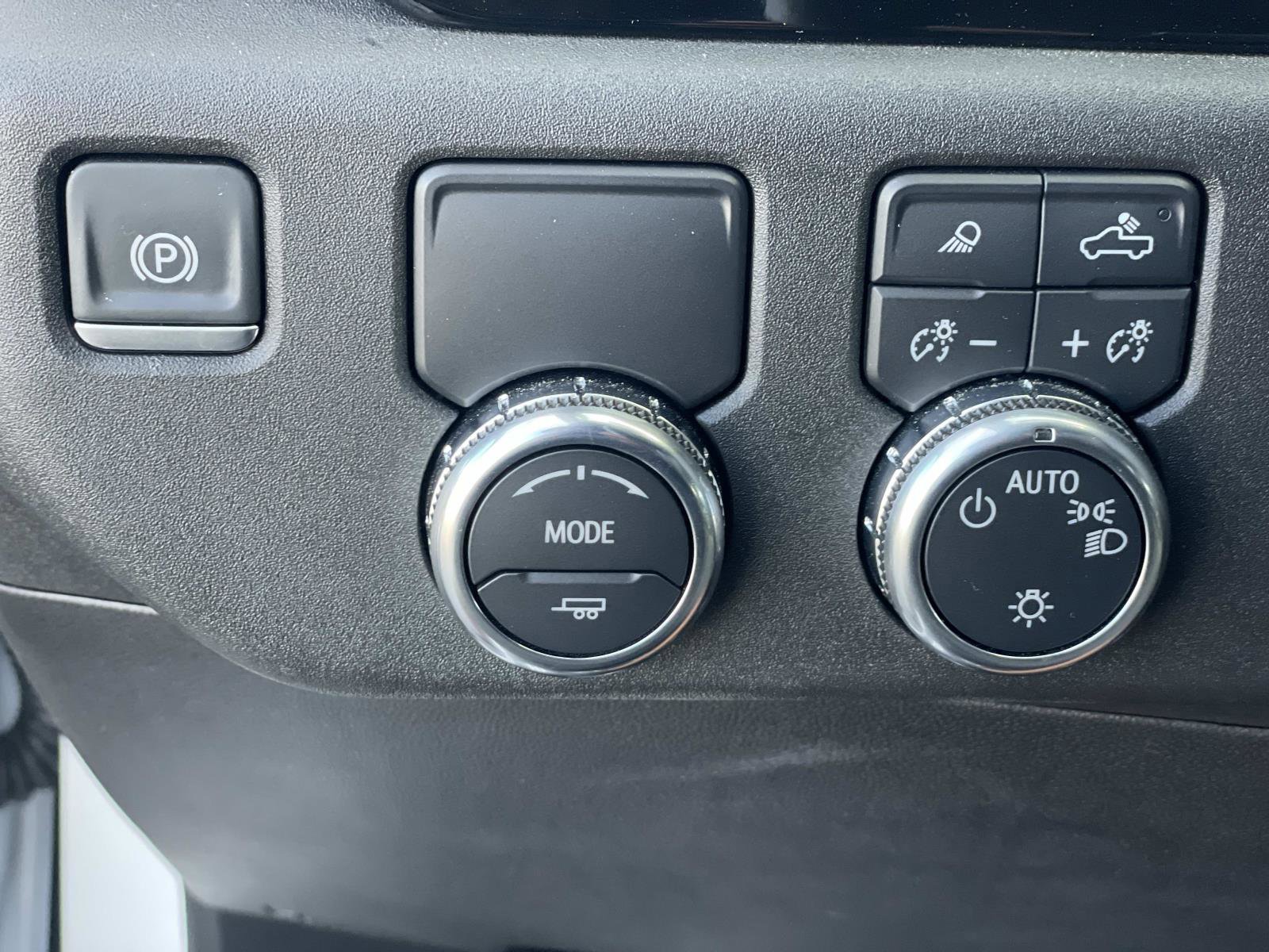 Used 2025 GMC Sierra 1500 SLE w/ Preferred Package image 22