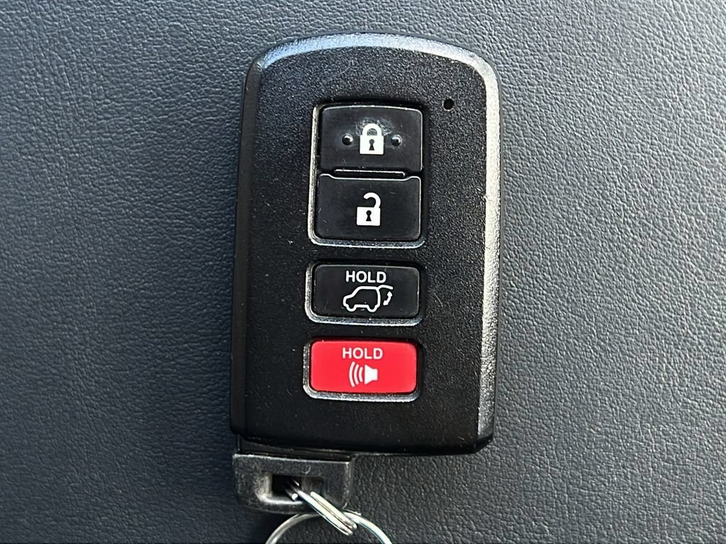 Used 2018 Toyota RAV4 Limited AWD/4WD image 24
