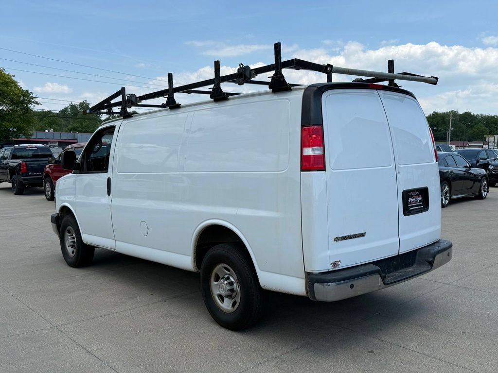 Used 2021 Chevrolet Express 3500 w/ Driver Convenience Package RWD image 4