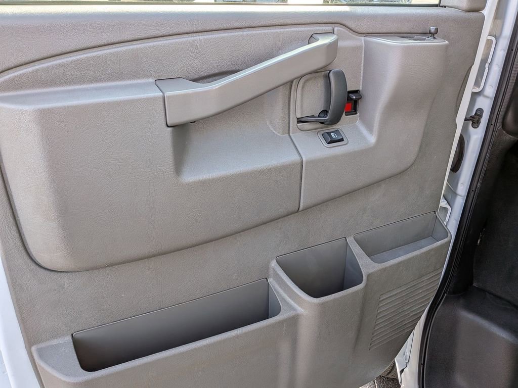 Used 2025 Chevrolet Express 3500 LT w/ LT Preferred Equipment Group RWD image 9