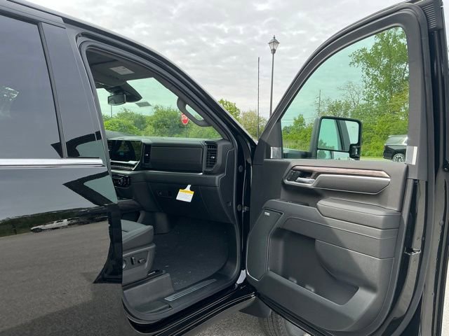 New 2026 Chevrolet Silverado 3500 LTZ w/ LTZ Plus Package AWD/4WD image 17
