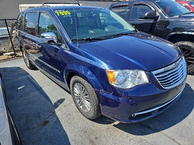 Used 2013 Chrysler Town & Country Touring-L w/ Driver Convenience Group