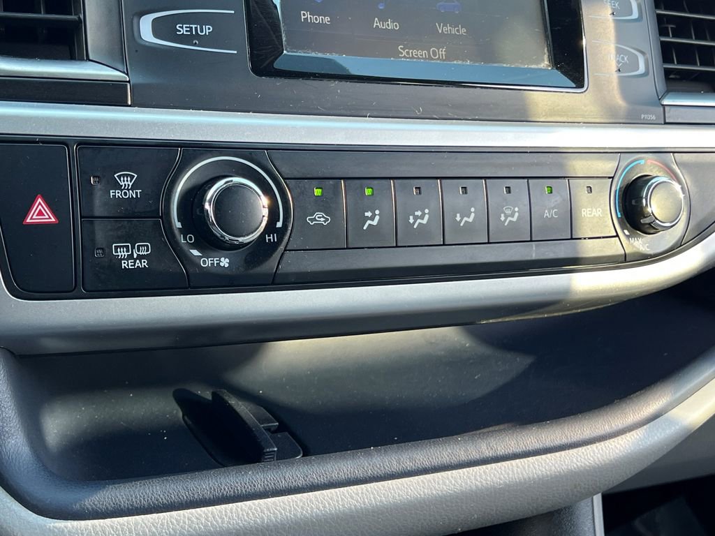 Used 2018 Toyota Highlander LE AWD/4WD image 15