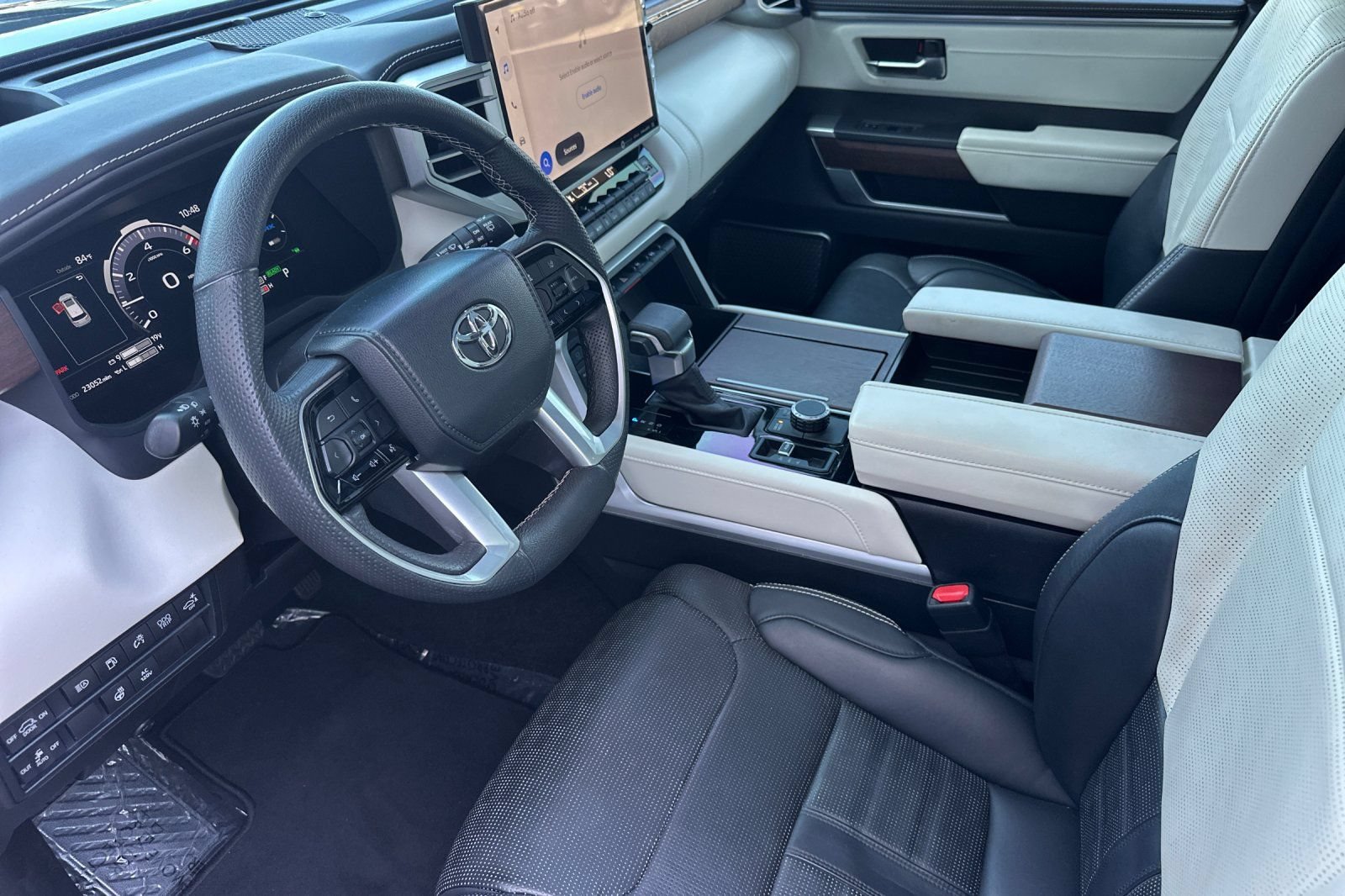 Used 2024 Toyota Sequoia Capstone AWD/4WD image 10