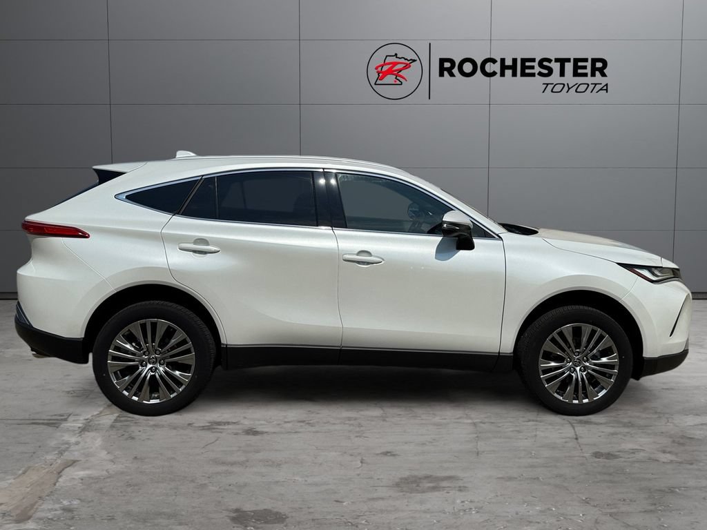 Certified 2024 Toyota Venza XLE AWD/4WD image 6