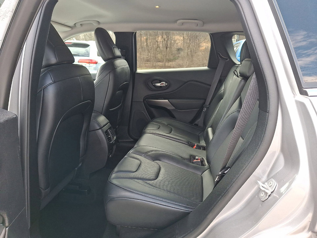 Certified 2022 Jeep Cherokee Latitude Lux w/ Mopar Interior Package image 20