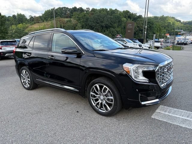 Used 2023 GMC Terrain Denali w/ Denali Premium Package AWD/4WD image 7