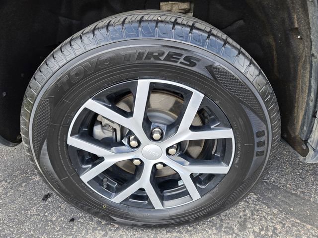 Used 2023 Jeep Grand Cherokee L Limited AWD/4WD image 42