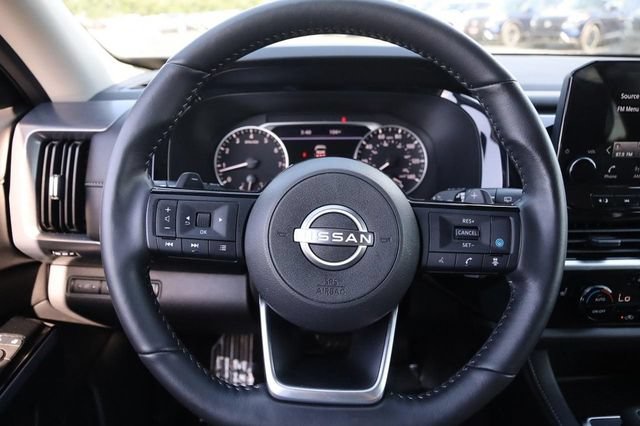 Certified 2025 Nissan Pathfinder SL w/ Black Appearance Package AWD/4WD image 12