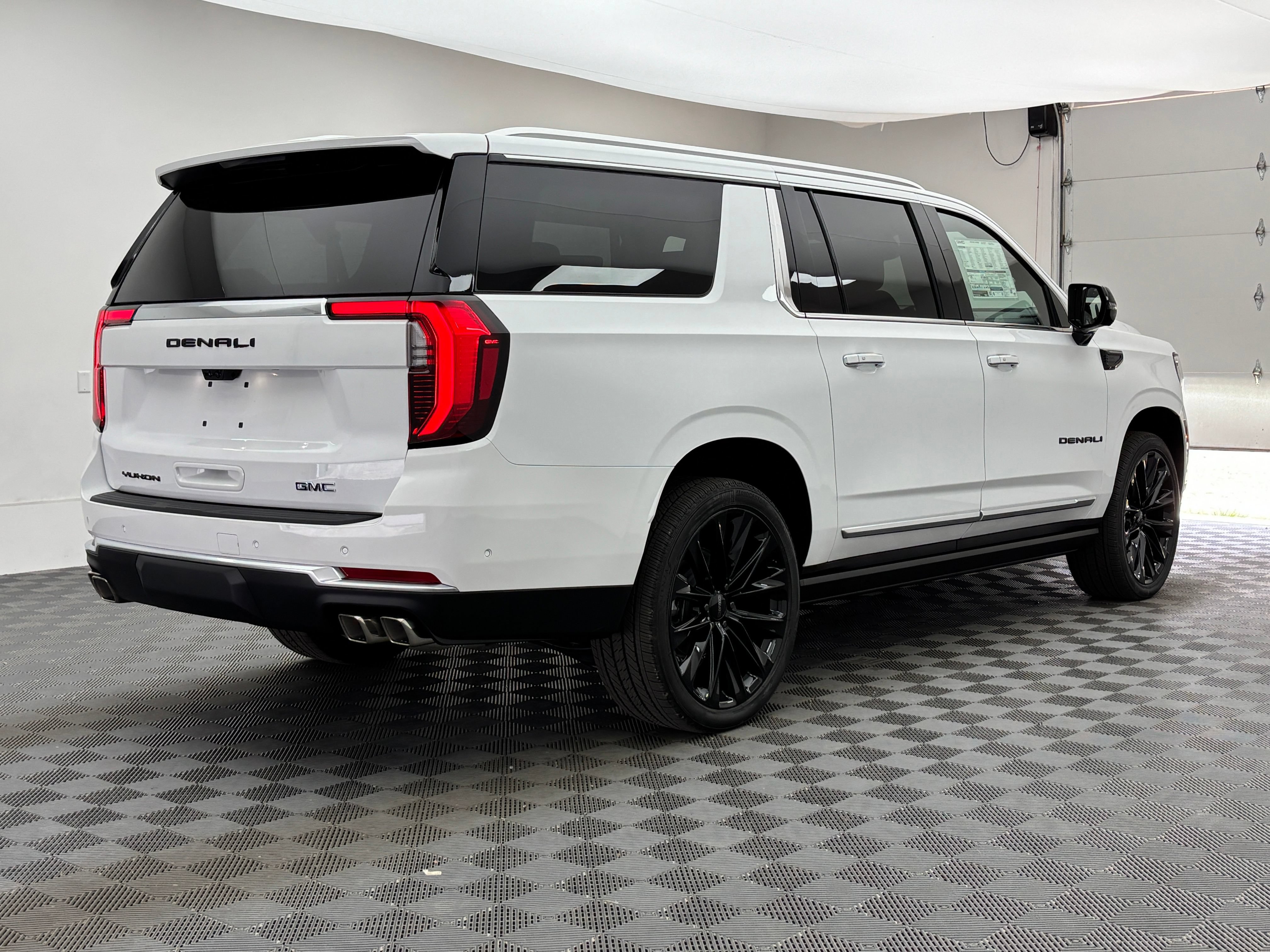 New 2026 GMC Yukon XL Denali w/ Denali Reserve Package AWD/4WD image 11