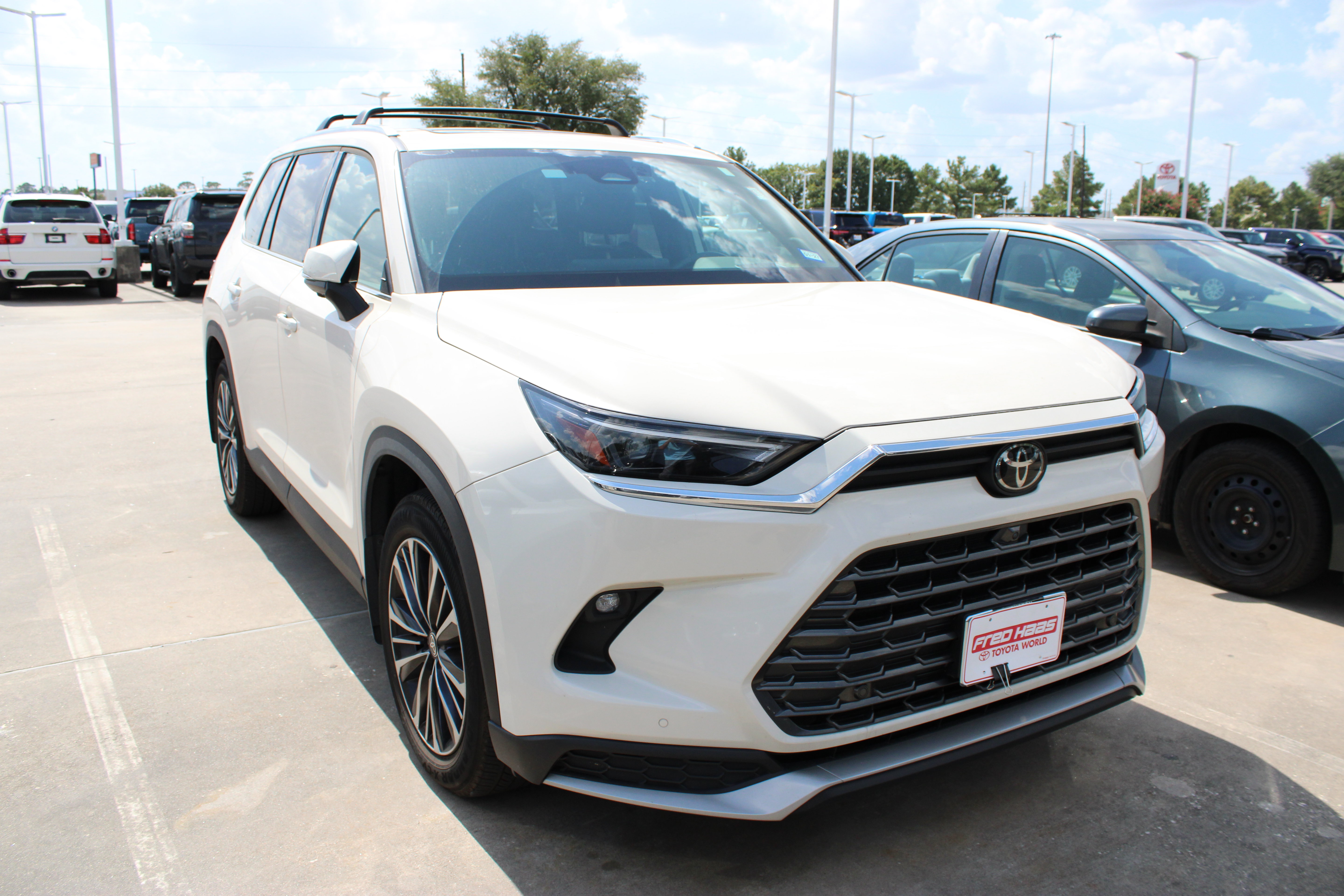Used 2024 Toyota Grand Highlander AWD Hybrid image 2