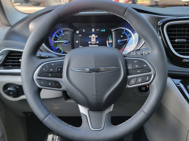 Used 2023 Chrysler Pacifica Touring-L FWD image 33