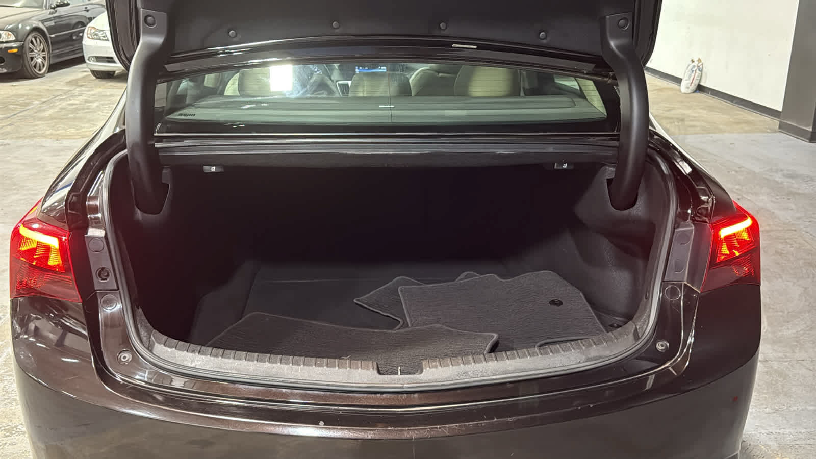 Used 2015 Acura TLX w/ Technology Package FWD image 25