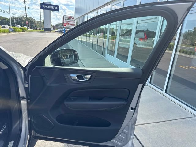 Used 2023 Volvo XC60 B5 Plus w/ Climate Package AWD/4WD image 14