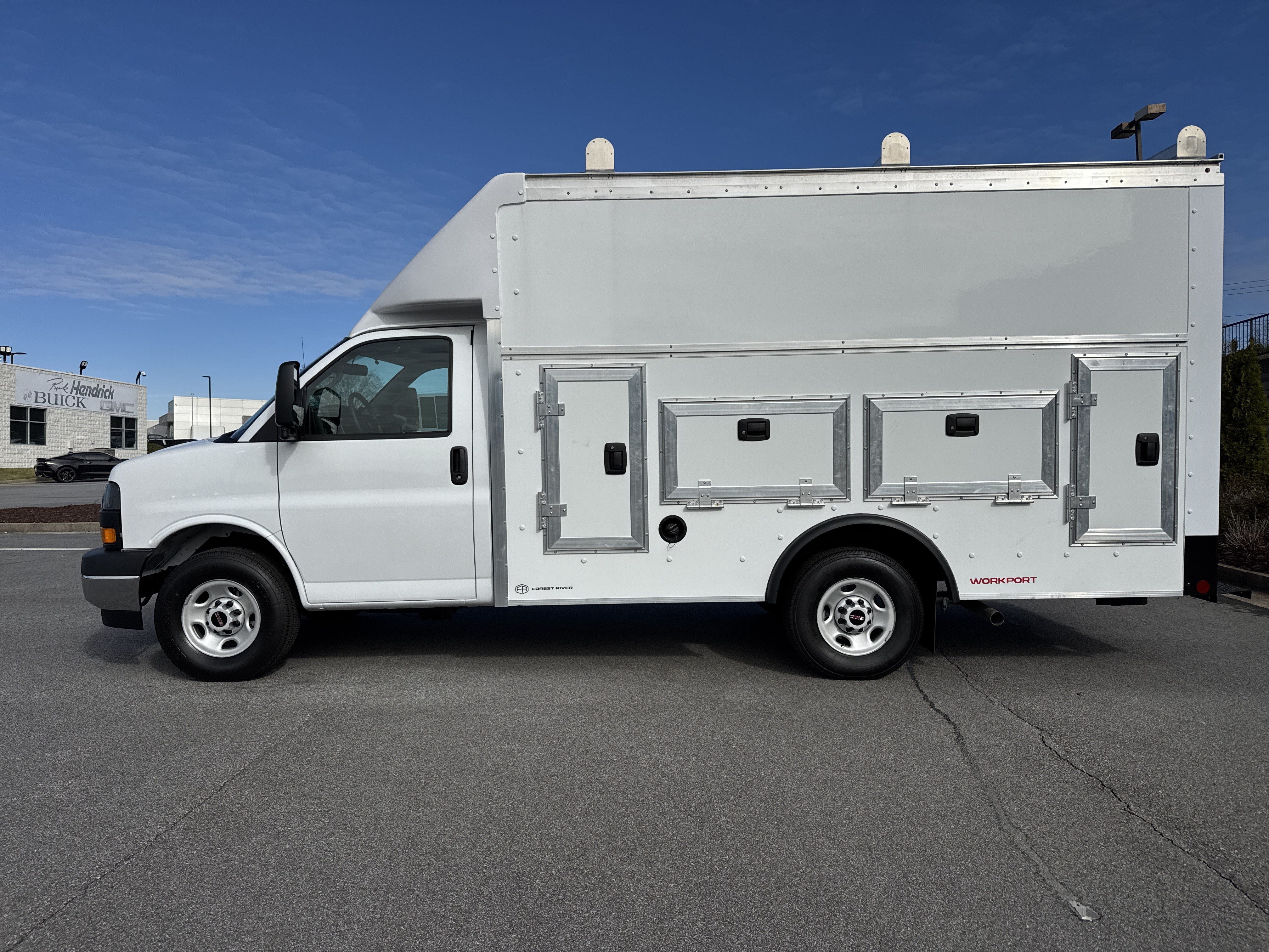 New 2026 GMC Savana 3500 w/ Power Convenience Package RWD image 7