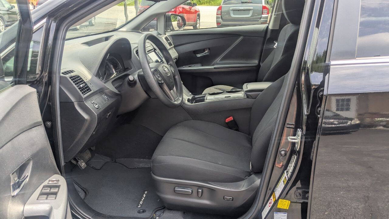 Used 2015 Toyota Venza LE AWD/4WD image 29
