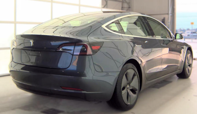 Used 2018 Tesla Model 3 Long Range RWD image 4