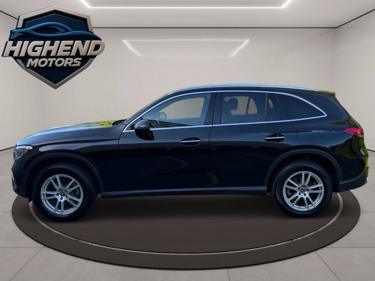 Used 2023 Mercedes-Benz GLC 300 4MATIC image 3
