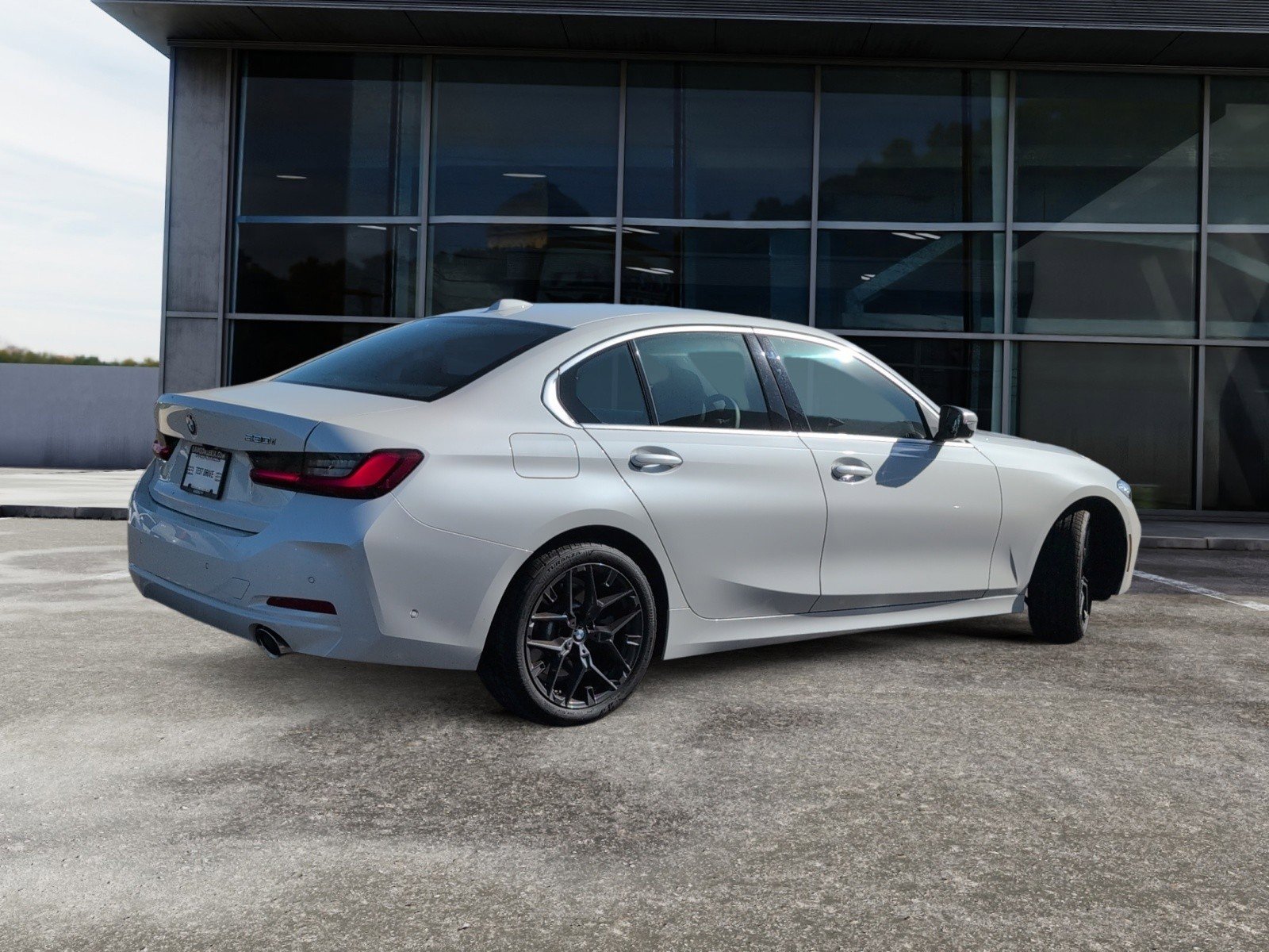 Used 2025 BMW 330i Sedan image 4