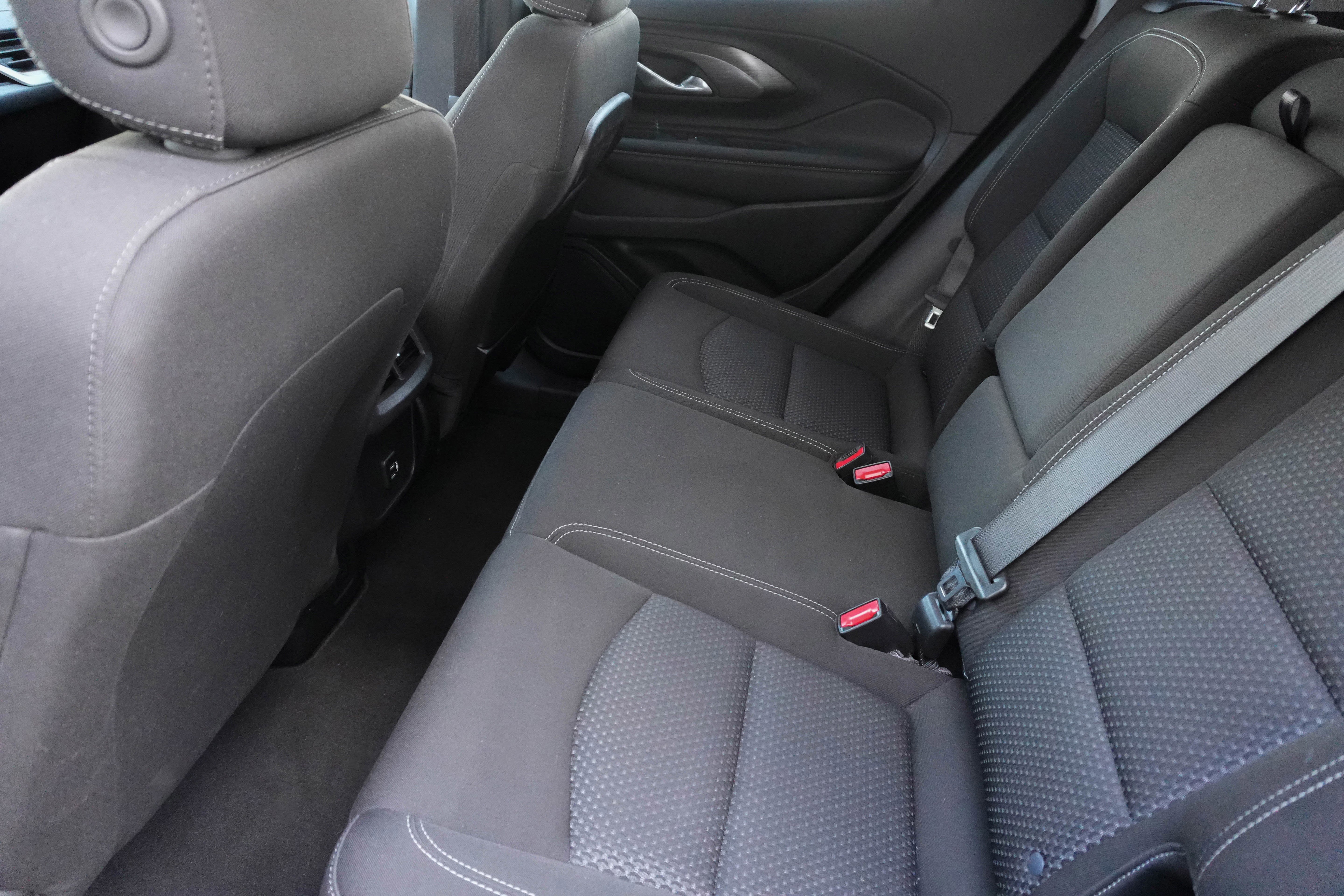 Used 2024 GMC Terrain SLE w/ Driver Convenience Package FWD image 31