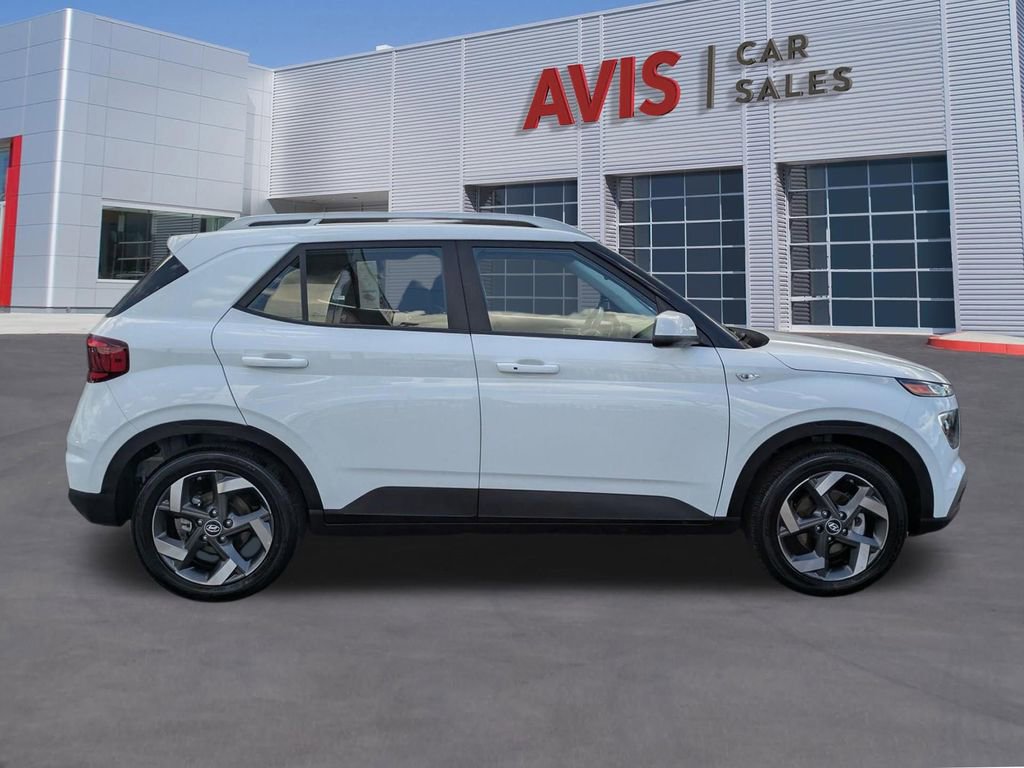 Used 2025 Hyundai Venue SEL FWD image 5