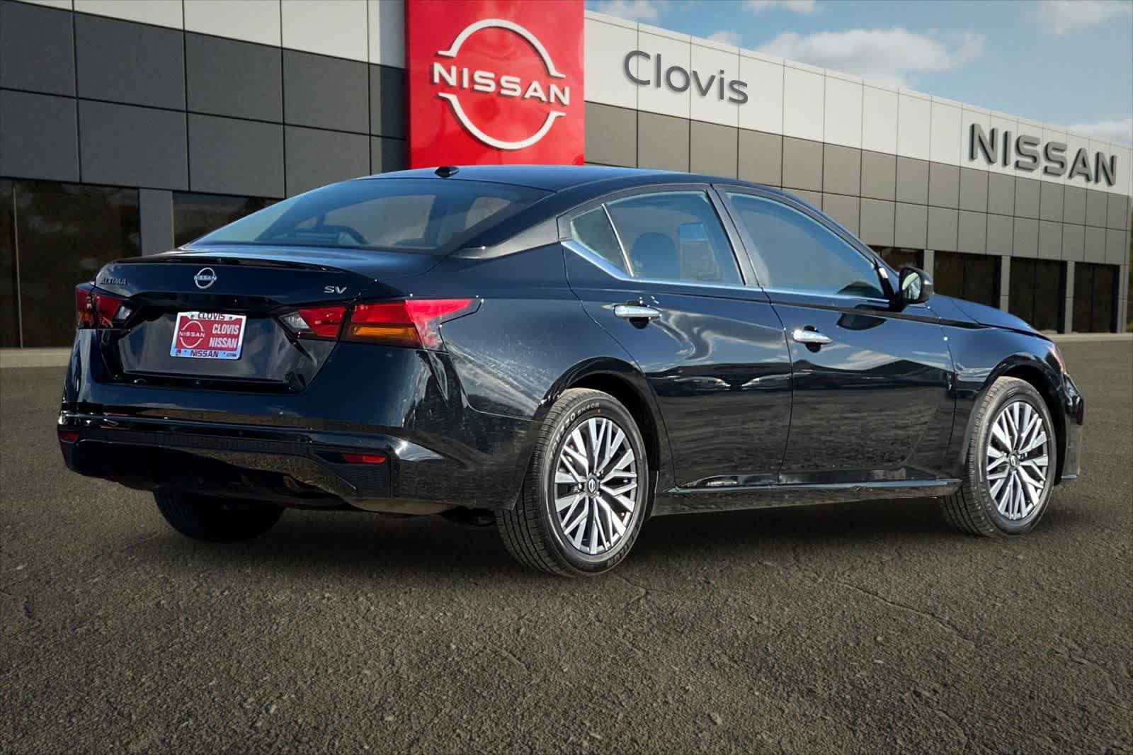 Used 2024 Nissan Altima 2.5 SV FWD image 3