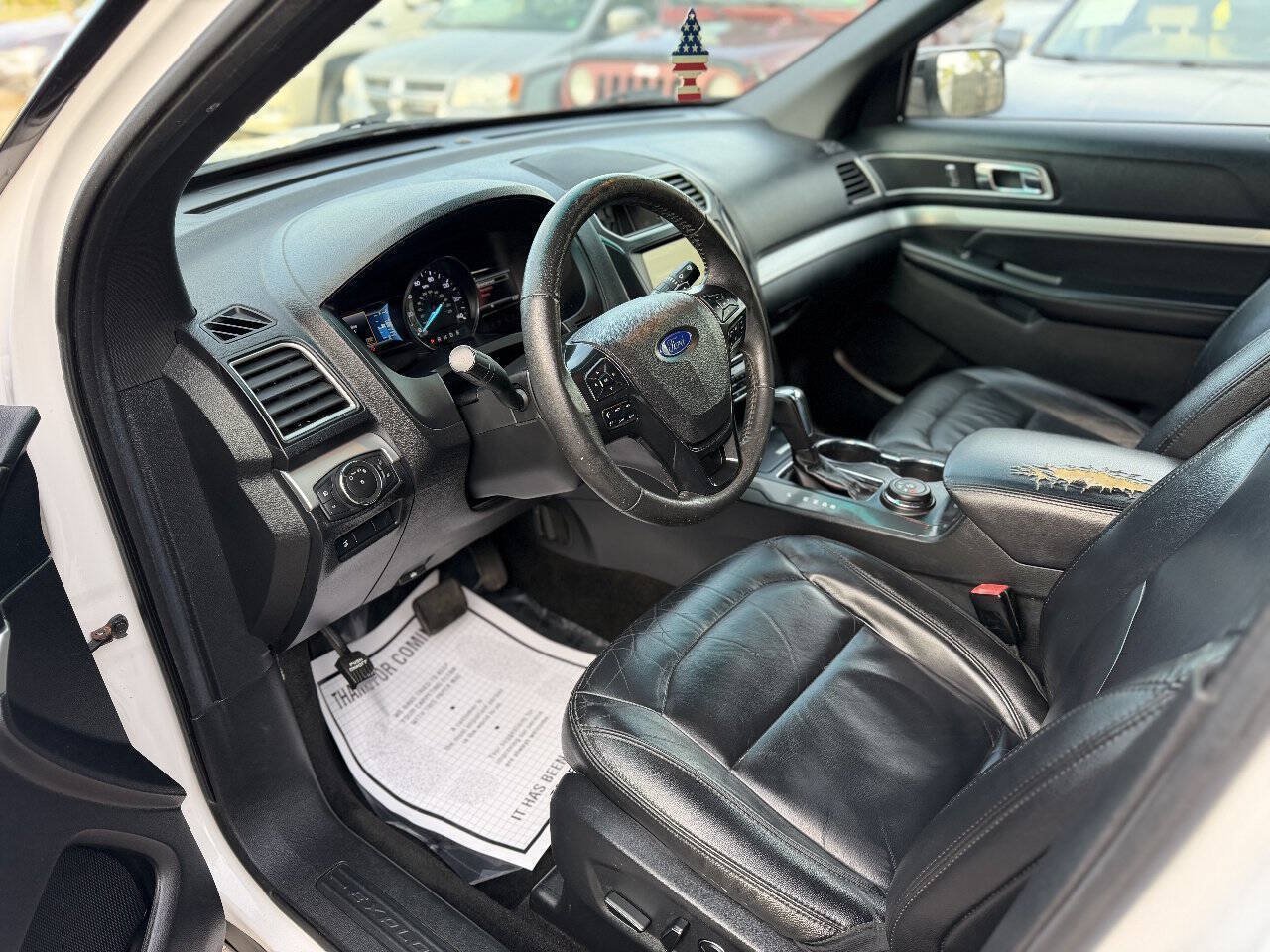 Used 2016 Ford Explorer XLT w/ Equipment Group 202A AWD/4WD image 10