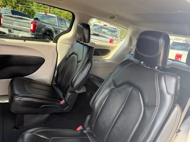 Used 2024 Chrysler Pacifica Touring-L FWD image 30
