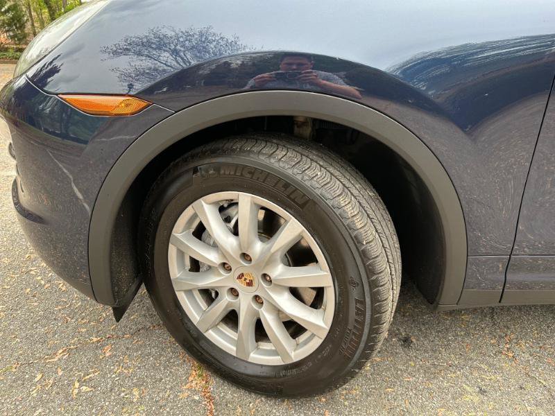 Used 2011 Porsche Cayenne AWD/4WD image 3