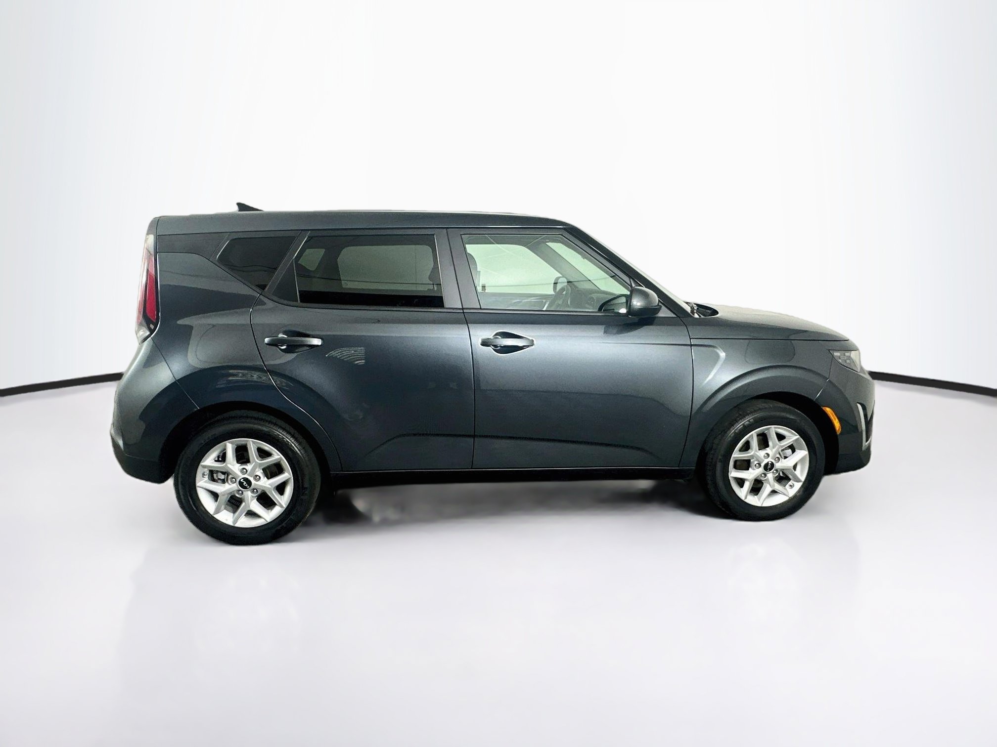 Used 2025 Kia Soul LX w/ LX Technology Package FWD image 10
