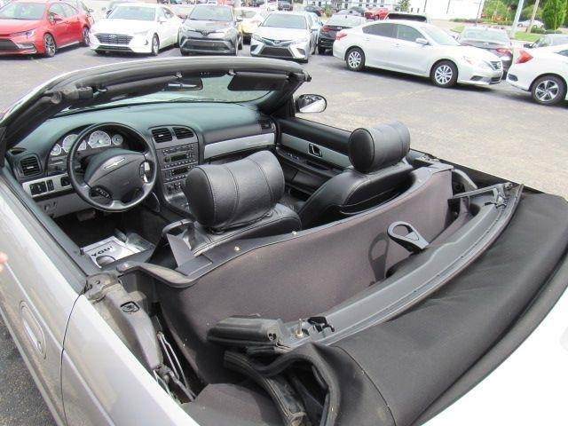 Used 2005 Ford Thunderbird RWD image 11