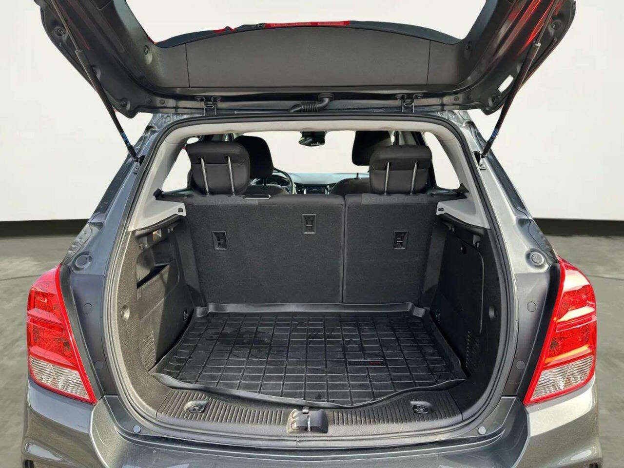 Used 2020 Chevrolet Trax LS w/ Tint and Cruise Package image 13