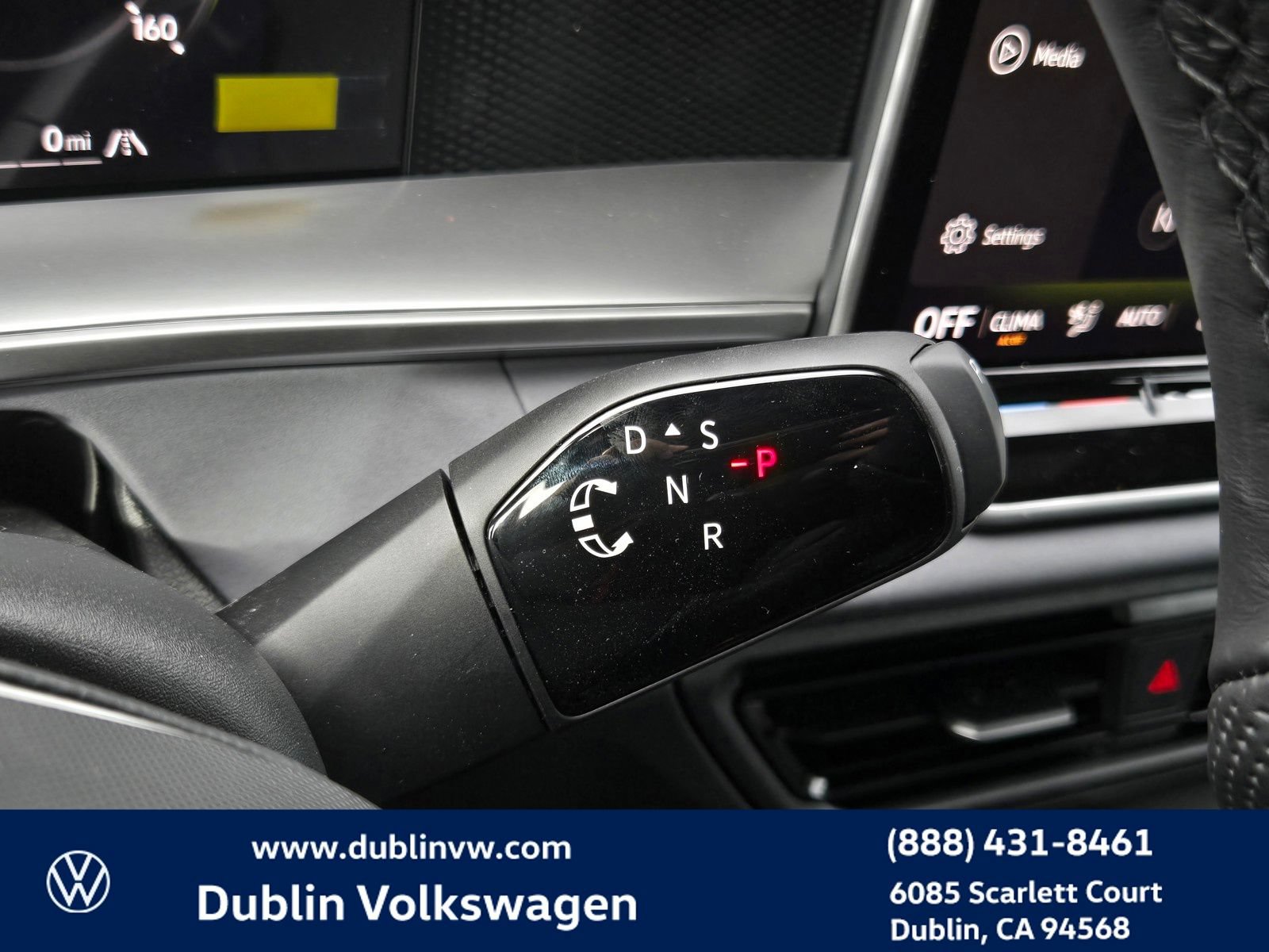 New 2026 Volkswagen Tiguan SE R-Line AWD/4WD image 16