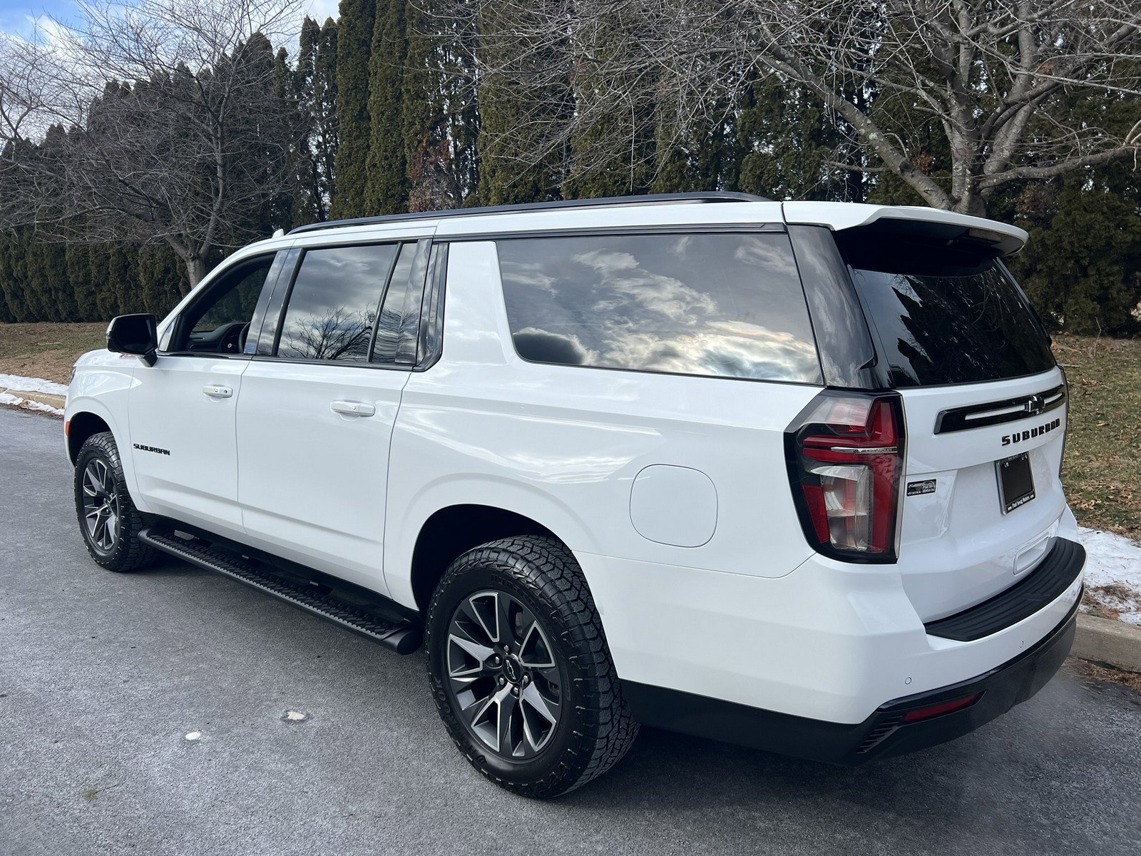 Used 2023 Chevrolet Suburban Z71 w/ Luxury Package image 46